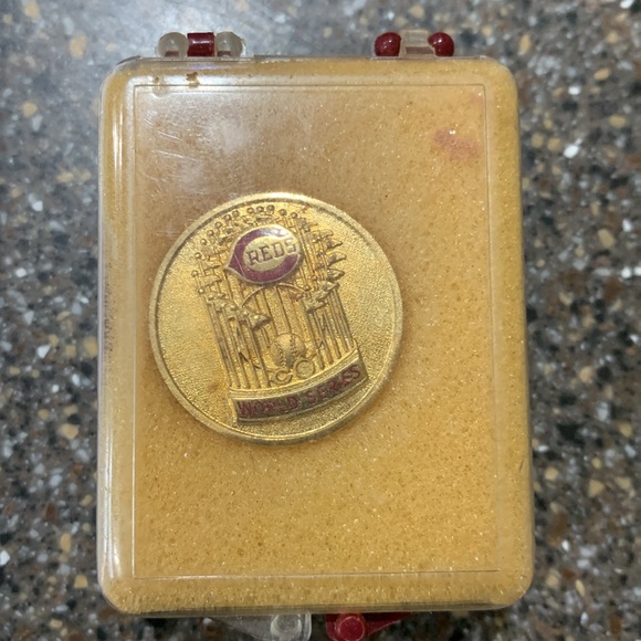 VINTAGE 1976 MLB Cincinnati Reds WORLD SERIES PRESS PIN - Picture 2 of 2